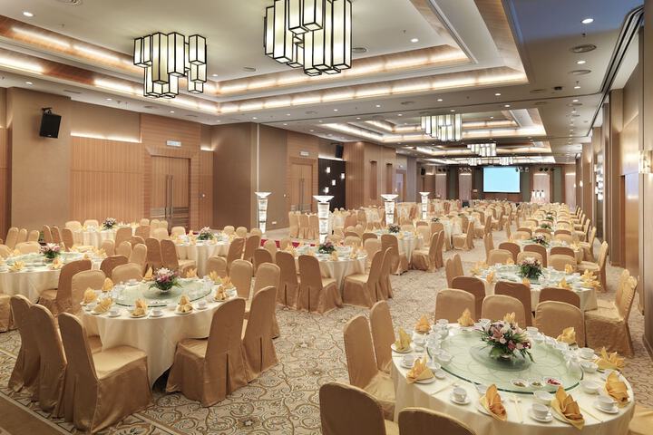 Ballroom/Hall 74 of 90