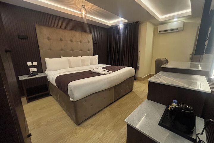 Room 7 of 26