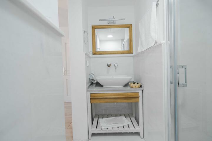 Room 44 of 61