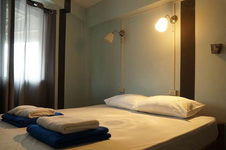 Room 4 of 16