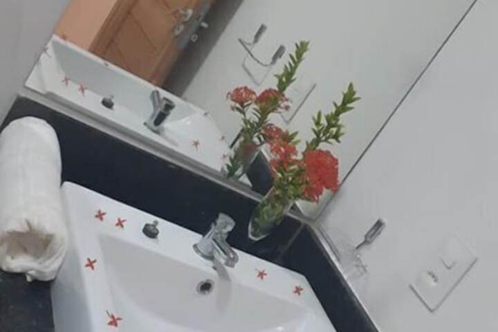 Room 4 of 82
