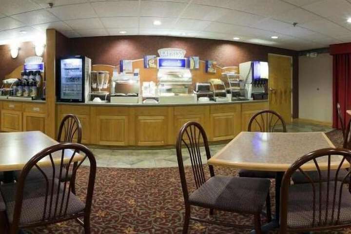 Breakfast/Coffee Service 25 of 45