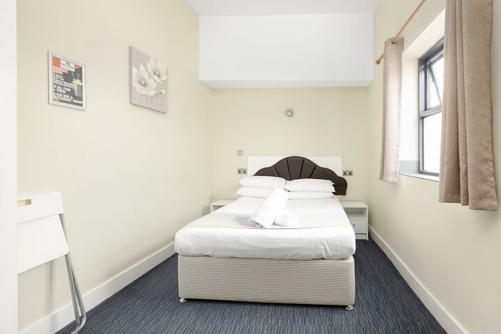 Room 5 of 30