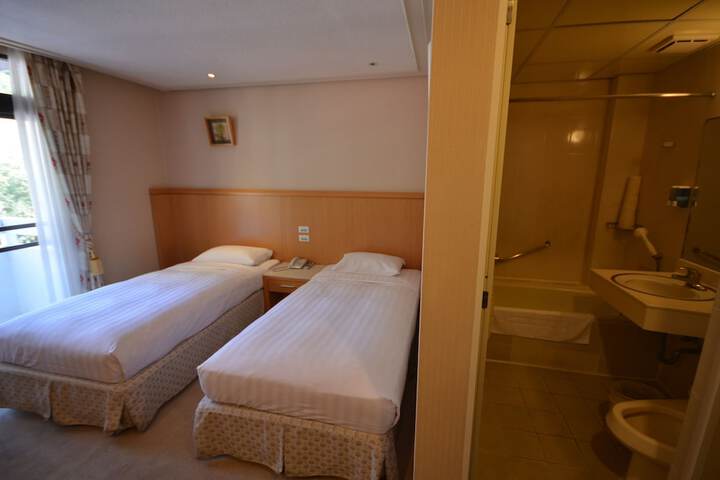 Room 19 of 42
