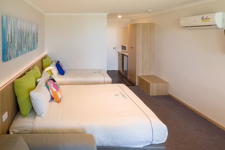 Room 6 of 63