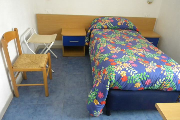 Room 9 of 20