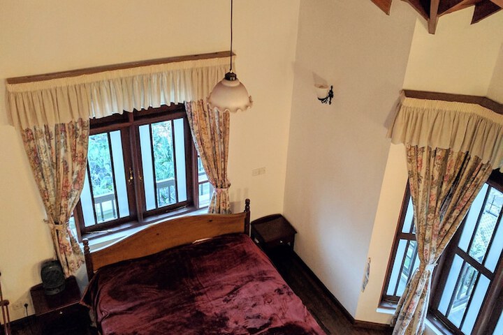 Room 11 of 14