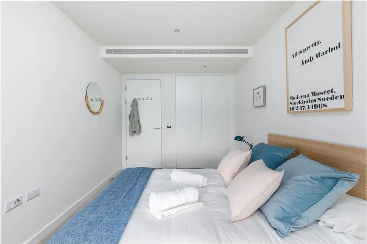 Room 5 of 18