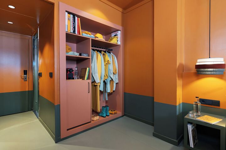 Room 15 of 34