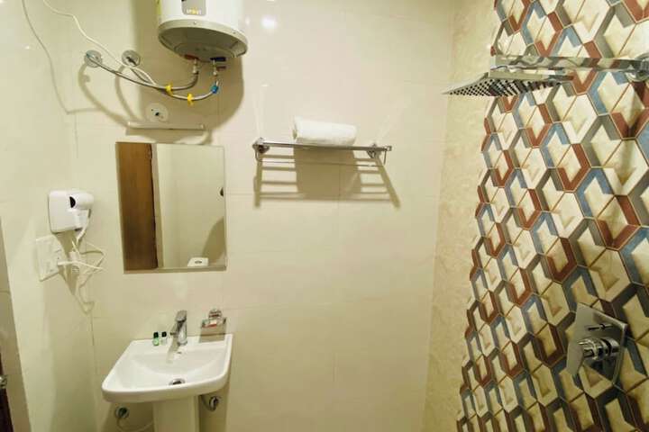 Room 16 of 19