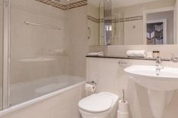 Room 5 of 28