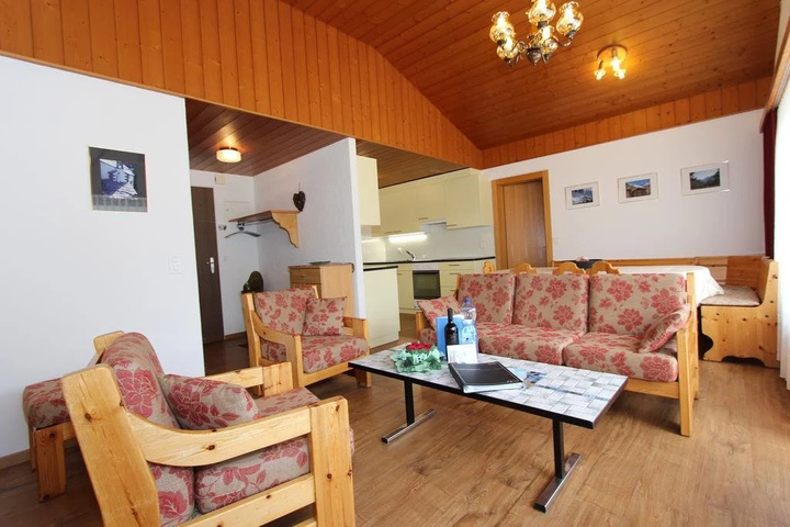 Room 4 of 16