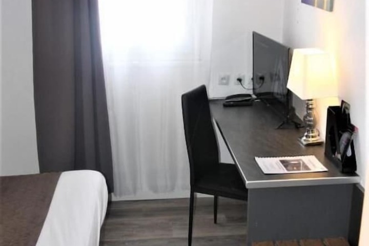 Room 21 of 37