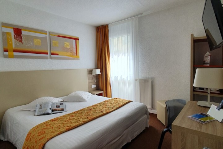 Room 11 of 38