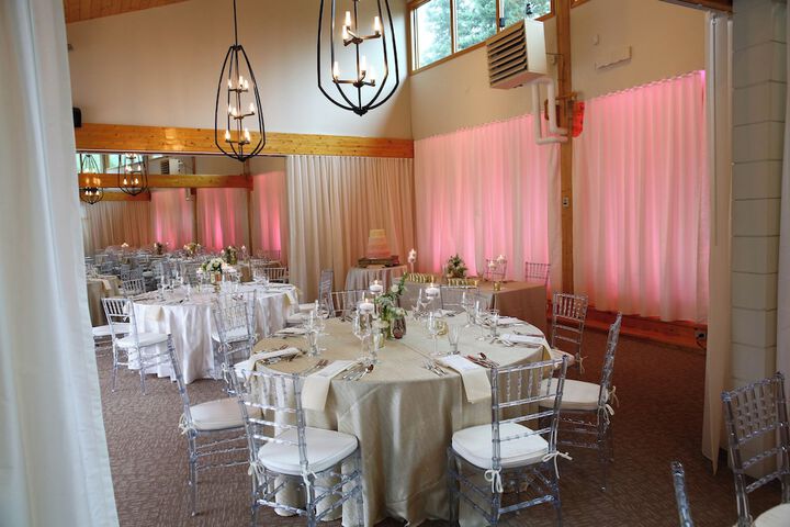 Ballroom/Hall 33 of 44