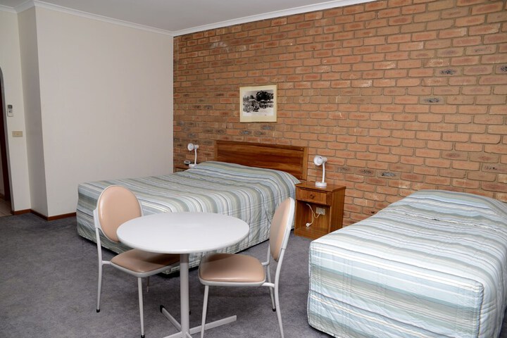 Room 10 of 29