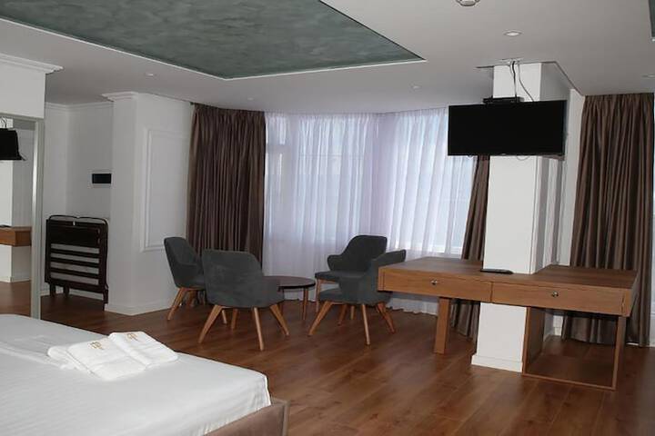 Room 3 of 37