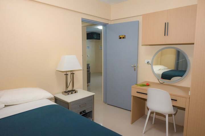 Room 11 of 32