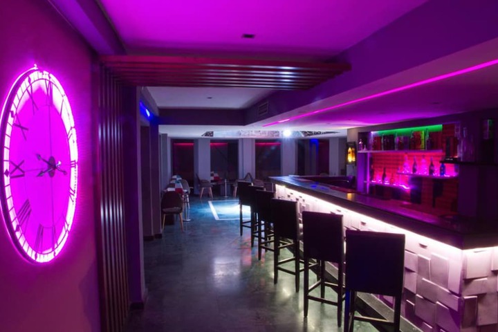 Lounge 19 of 24