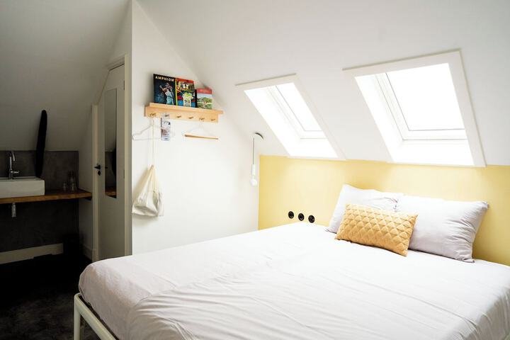 Room 5 of 50