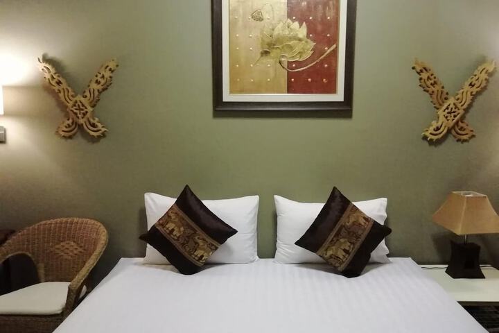 Room 27 of 42