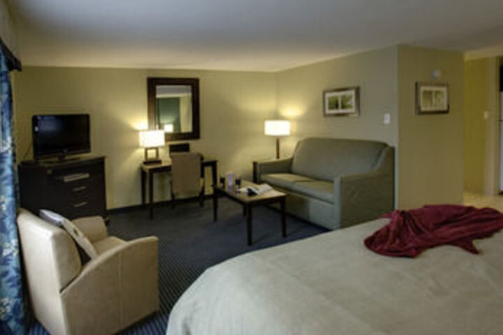 Hotel Suite Photo