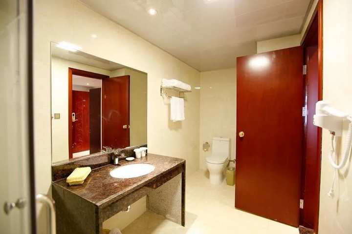 Room 7 of 18