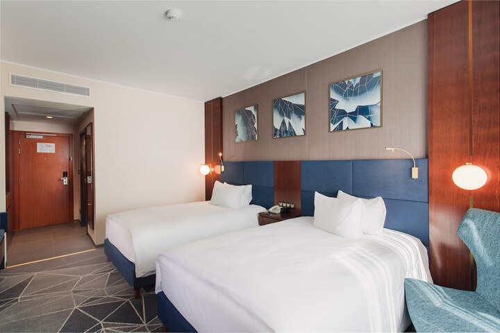 Room 3 of 86