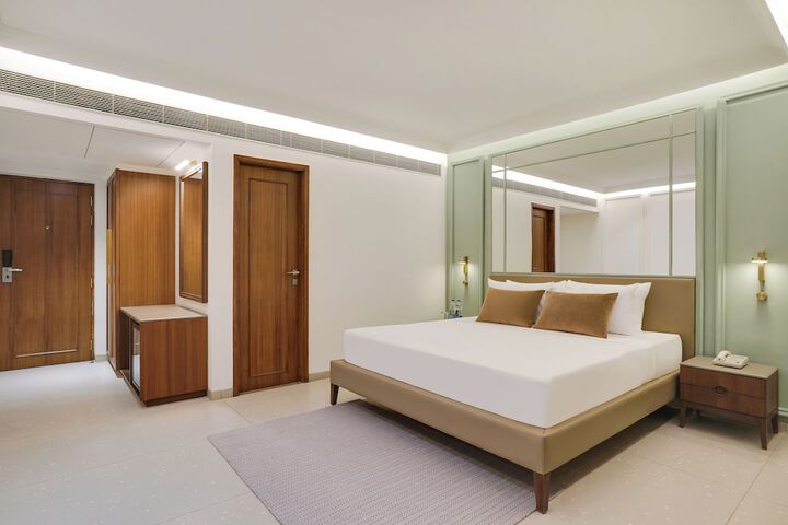 Room 9 of 32