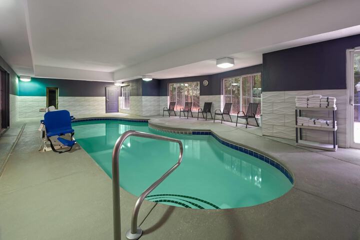 Pool Hotel