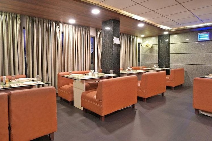 Dining 17 of 26