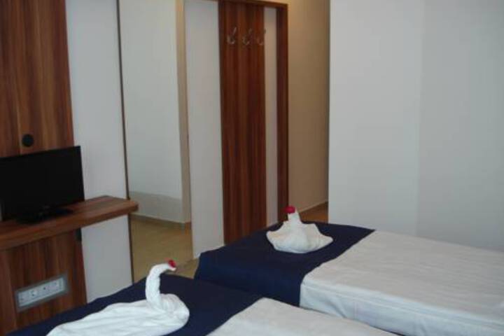 Room 4 of 17