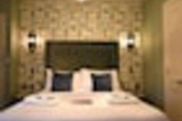 Room 5 of 72