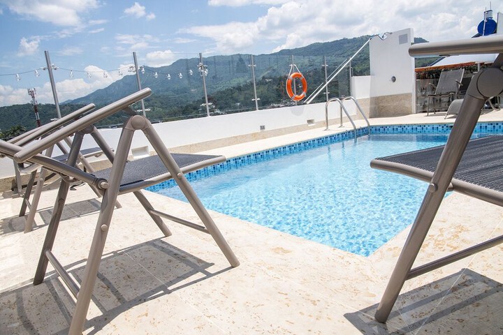 Pool 16 of 34