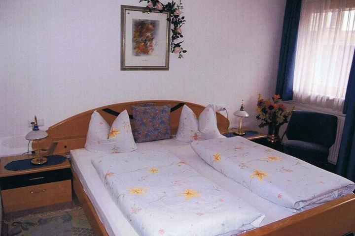 Room 3 of 10