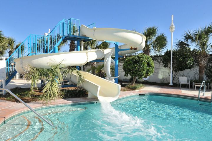 Hotel Pool
