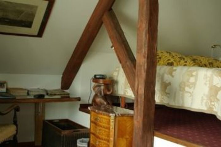 Room 27 of 33