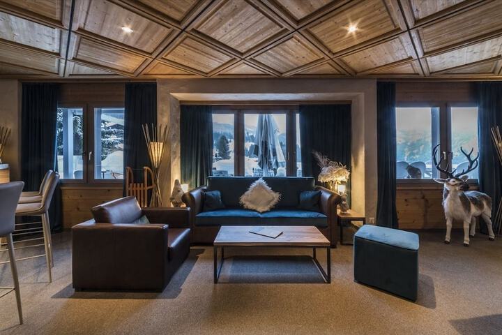 Lounge 53 of 70