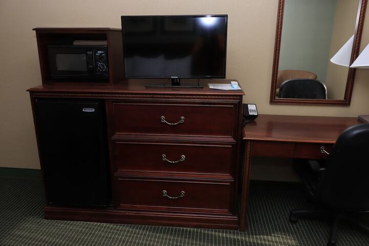 Double Accessible Queen Size Bed (15 of 19)
