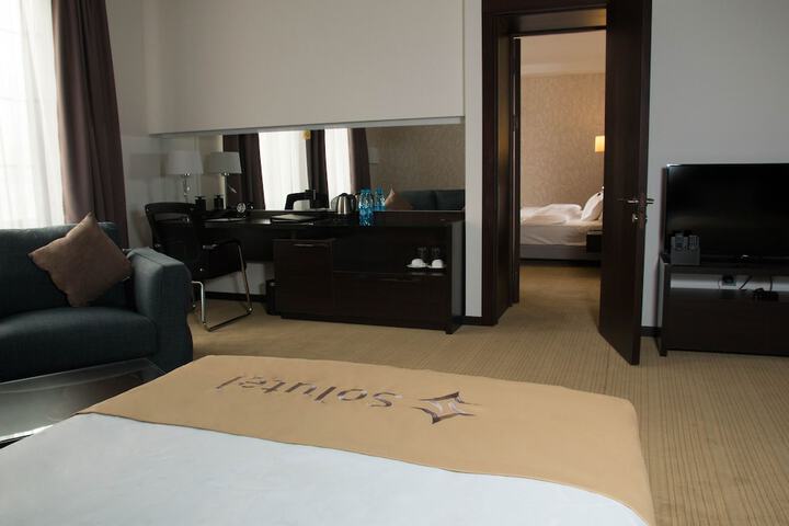 Room 13 of 60