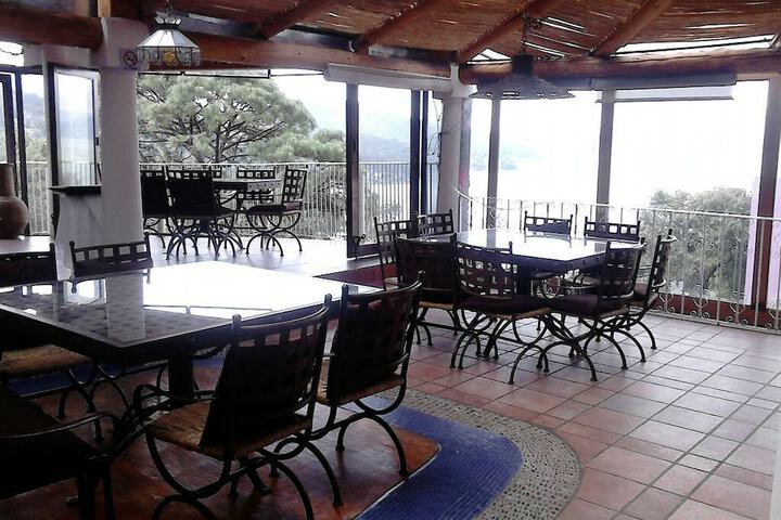 Dining 10 of 16