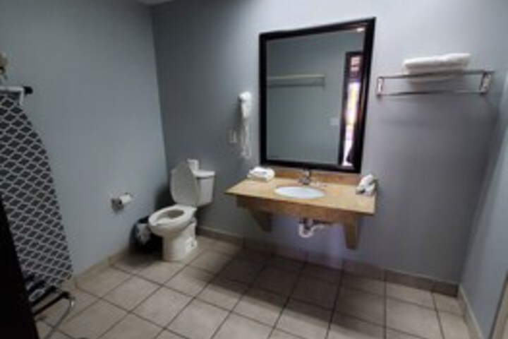 Room 73 of 177