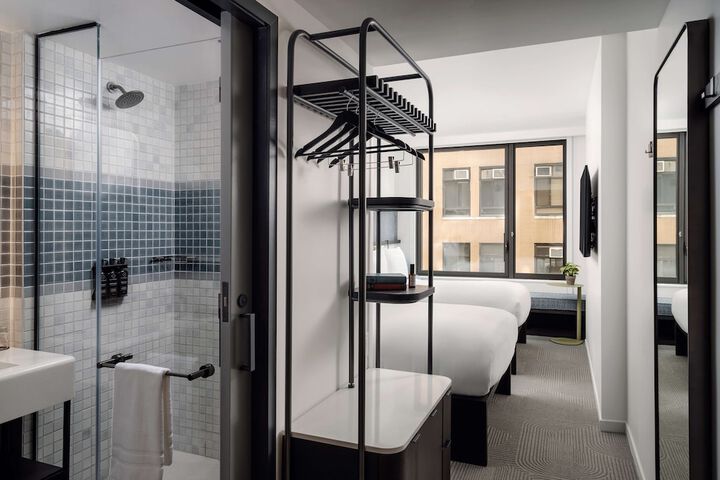 Room 15 of 62