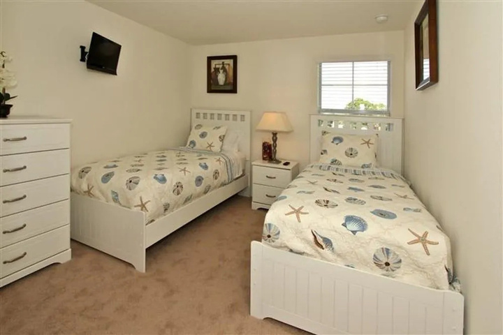 Room 4 of 16