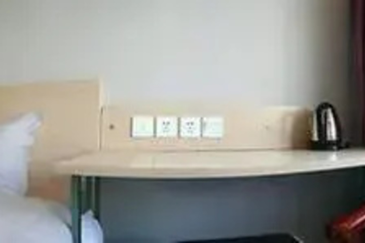 Room 4 of 5