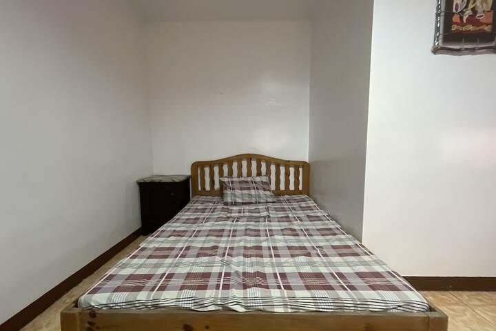 Room 32 of 200