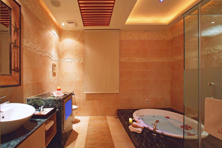 Room 13 of 21
