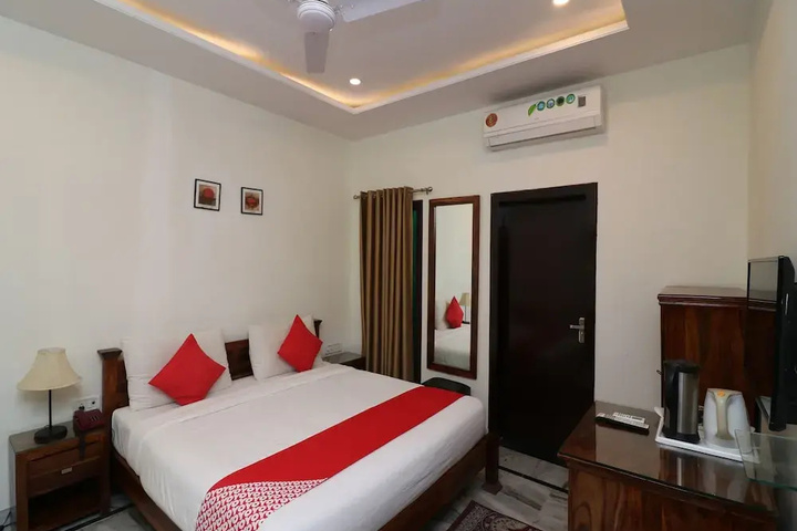 Room 6 of 27