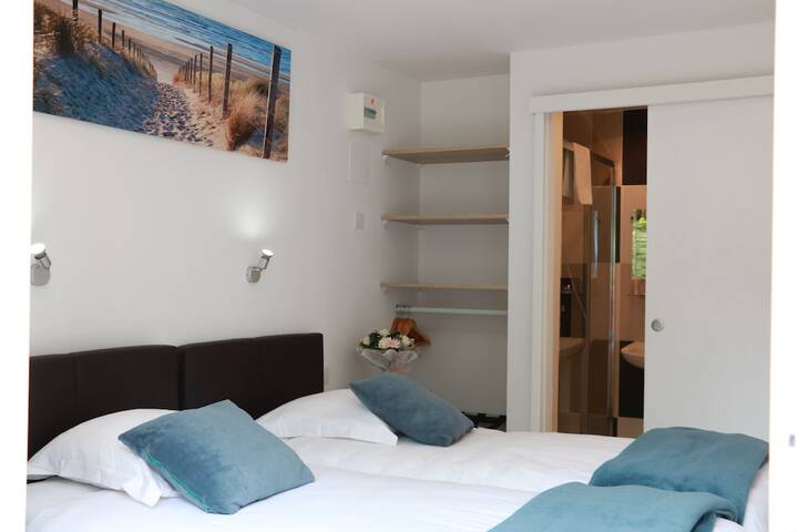 Room 3 of 27
