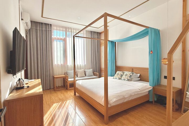 Room 52 of 80